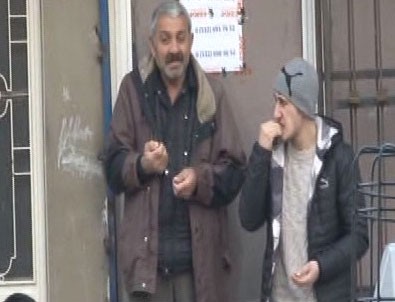 Polis operasyonunlarında vatandaşın çekirdek keyfi