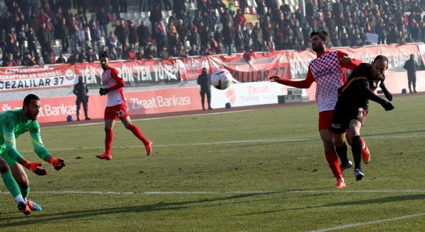 Aslan öldü ödü dirildi