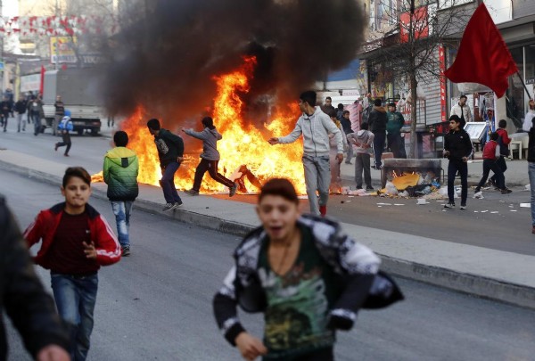 Figen Yüksekdağ teröristin cenazesinde