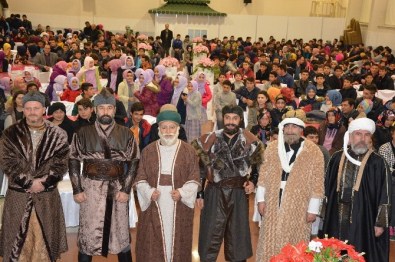 'Ertuğrul Osman Mevlana' Tiyatrosu İlçelerde Gösterimde