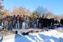 ORTA DOĞU TEKNIK ÜNIVERSITESI - ODTÜ'deki Olayları Namaz Kılarak Protesto Ettiler