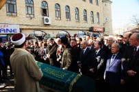 İSMAIL TÜRÜT - 'Oflu İsmail'in Cenaze Töreninde Kalabalık Sokağa Taştı