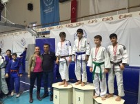 SÜLEYMAN CAN - Yunusemre Belediyespor Judo Takımından Birincilik Ve Üçüncülük Derecesi