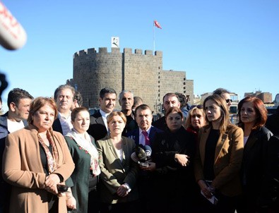 CHP'li kadın vekiller Diyarbakır'a gitti