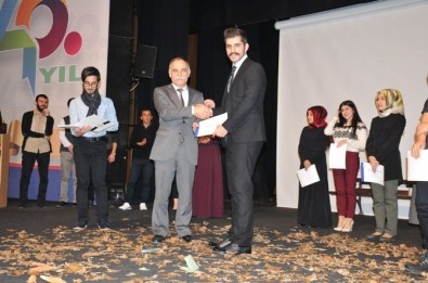 Eskimeyen Mısralar Dile Geldi