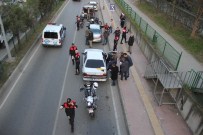 ÇELİK YELEK - Polis Uygulamasından Kaçmak İsteyen Otomobilde Ele Geçen Silahlar Şaşırttı