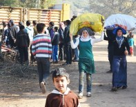 ÇOCUK AYAKKABISI - Torbalı'da Suriyeli Mülteciler İçin Kış Seferberliği