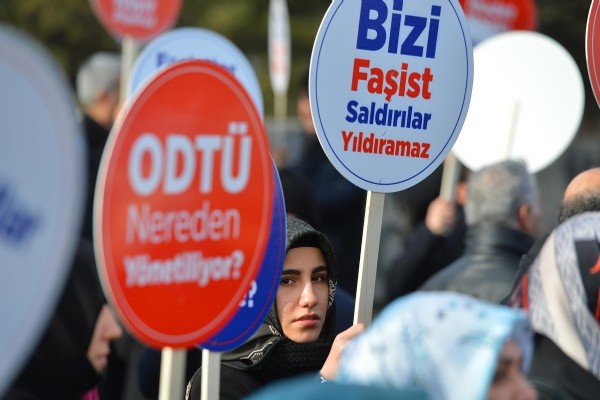 ODTÜ önünde 'İbadet' eylemi