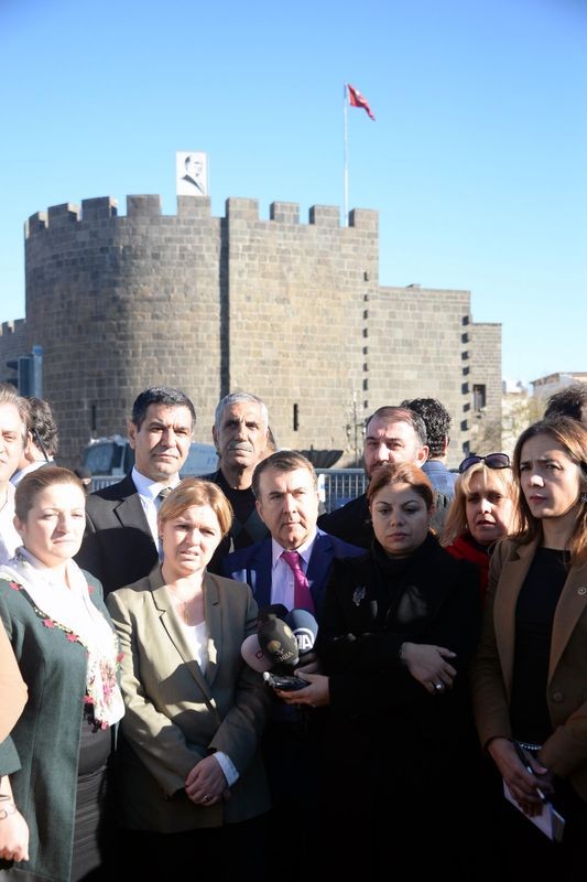 CHP'li kadın vekiller Diyarbakır'a gitti