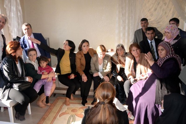CHP'li kadın vekiller Diyarbakır'a gitti