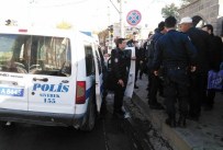 BİLET SATIŞI - Bilet Satıcıları Arasında Çıkan Kavgada 4 Kişi Gözaltına Alındı