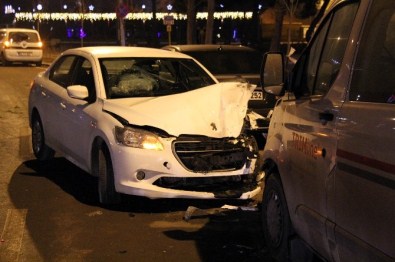 Eskişehir'de Kaza Yapan Sürücü Aracını Bırakıp Kaçtı