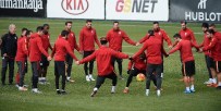 JASON DENAYER - Sneıjder, Kayserispor Maçı Kadrosuna Alınmadı