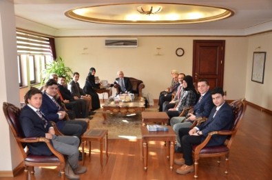 Vali Alimoğlu, Öğrencileri Kabul Etti