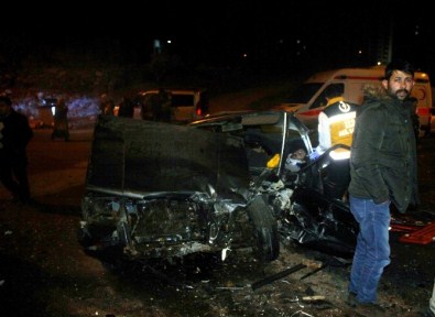 2 Otomobil Kafa Kafaya Çarpıştı Açıklaması 5 Yaralı