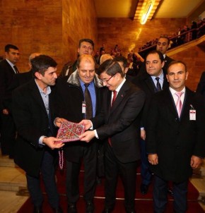 Başbakan Davutoğlu'ndan Podef'e Destek