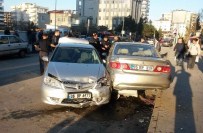 GAFFAR OKAN - Freni Boşalan Kamyon 10 Aracı Biçti Açıklaması 3 Yaralı