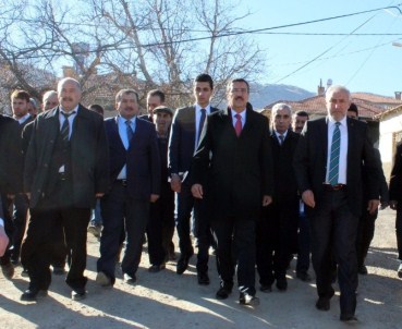 Gümrük Ve Ticaret Bakanı Bülent Tüfenkci'den Deprem Bölgelerine Ziyaret