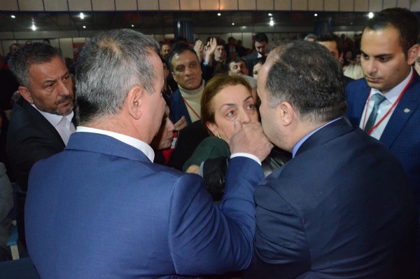 CHP'de gergin kongre