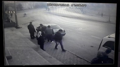 Güvenlik Kamerası Trafik Kazasını Saniye Saniye Görüntüledi