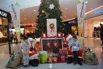 ŞAHMERAN - Noel Baba Çocuklara Yılbaşı Hediyesi Dağıttı