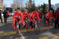 TÜRKIYE BISIKLET FEDERASYONU - Sarıkamış Şehitliği'ne Trabzon'dan Toprak