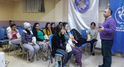 Yurt Öğrencilerine 'Sinema Atölyesi' Eğitimi