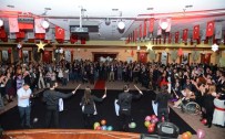 YILBAŞI PARTİSİ - Beylikdüzü Belediyesi Personeli Yılbaşı Partisinde Doyasıya Eğlendi