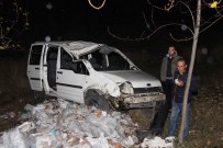 AYŞE AKBAŞ - Kamyonet Şarampole Yuvarlandı Açıklaması 4 Yaralı
