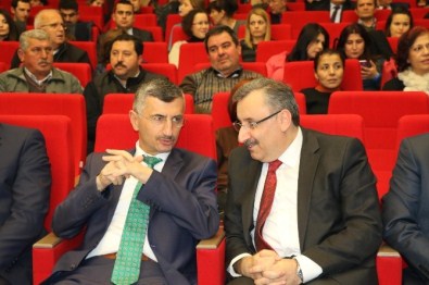 Manisa'da Yerel Yönetimler Paneli