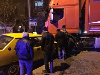 Otomobil İle Tır Kafa Kafaya Çarpıştı