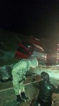 ZEKI KAYA - Otomobille Tır Çarpıştı Açıklaması 2 Ölü, 1 Yaralı