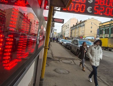 Rusya'da ekonomik kriz boy gösterdi