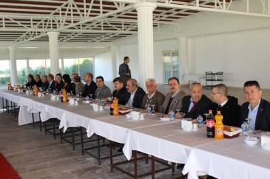 Arifiye Protokolü Yemekte Buluştu