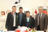 ENGELLİ GENÇ - Ayşegül'ün Avukatlık Hayali Gerçek Oldu