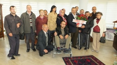 Burhaniye'de Başkan Uysal Engellileri Kabul Etti
