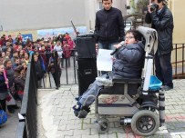 ENGELLİ ÖĞRETMEN - Engelli Öğrenci Ve Öğretmene Hediye Verildi