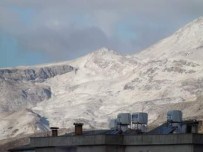 Gerger İlçesine Yılın İlk Karı Düştü