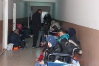 İNSAN TACİRLERİ - İzmir'de 91 Göçmen Operasyonla Yakalandı