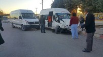 MİNİBÜS ŞOFÖRÜ - Kadirli'de Öğrenci Servisi Kaza Yaptı Açıklaması 7 Yaralı