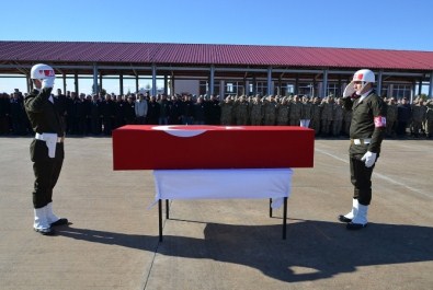 Şehit Asker İçin Cenaze Töreni Düzenlendi