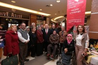 GÜNGÖR AZİM TUNA - Tuna Çifti Engelliler Koordinasyon Merkezi'nin Sergisini Gezdi