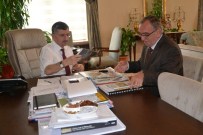 RUMELI - Yazar İlber Şiyak 'Rumeli Dedikleri' Adlı Kitabını Vali Bektaş'a Hediye Etti