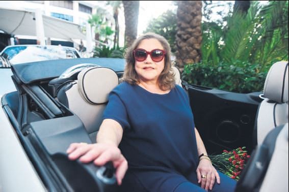 Kathleen Turner: Michael Douglas daha genç kadınlarla görünmek istiyor