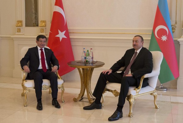 Başbakan Davutoğlu ve İlham Aliyev basın toplantısı düzenledi
