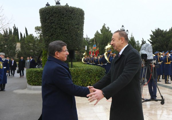 Başbakan Davutoğlu ve İlham Aliyev basın toplantısı düzenledi