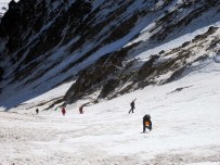 ERCIYES DAĞı - Antep Savunmasını Zirvede Kutladılar