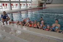 Bayanlar Yüzme Havuzuna İlgi Gösteriyor