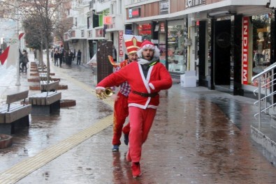 BBP'lilerden Yılbaşı Tepkisi Açıklaması Noel Baba'ya Kelime-İ Şehadet Getirttiler