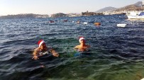 NOEL BABA - Bodrumlular Noeli Denizde Karşıladı